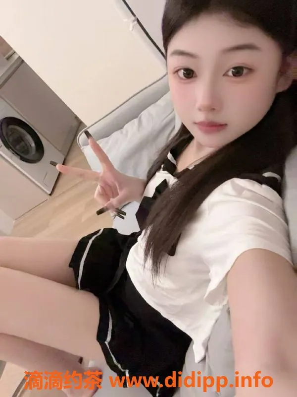深圳楼凤资源信息,龙华嫩妹琪琪，高颜值制服服务，千元起价