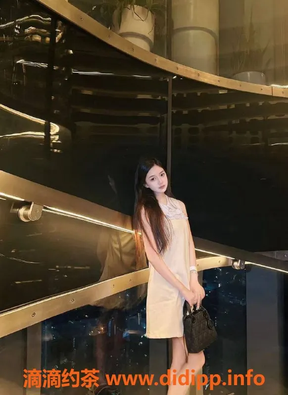 杭州楼凤-杭州兔兔酱，20岁素颜美女，价格1200起