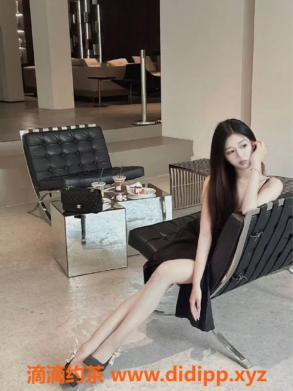 杭州楼凤资源信息,杭州兔兔酱，20岁素颜美女，价格1200起