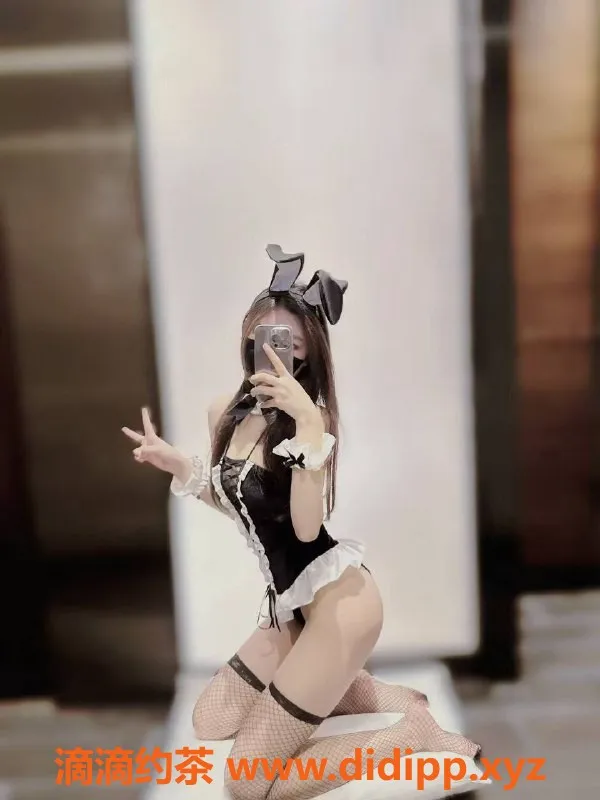 杭州楼凤-杭州兔兔酱，20岁素颜美女，价格1200起