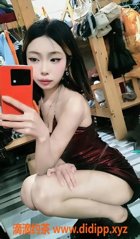 成都楼凤-成都小蝴蝶19岁，163cm，78斤，600元三件套服务