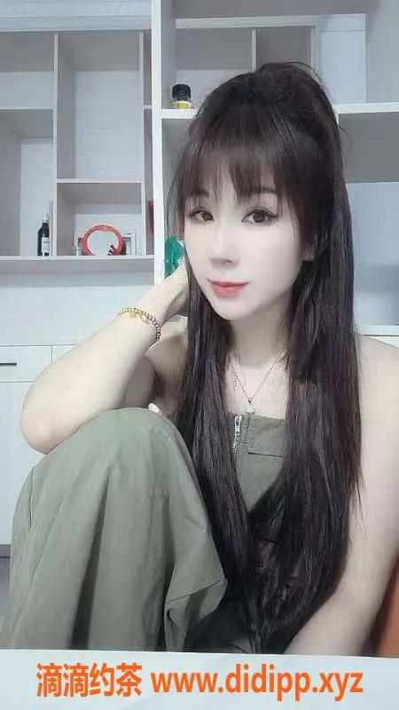 广州楼凤-白云御姐菲菲，长度腿显气质，水费500p