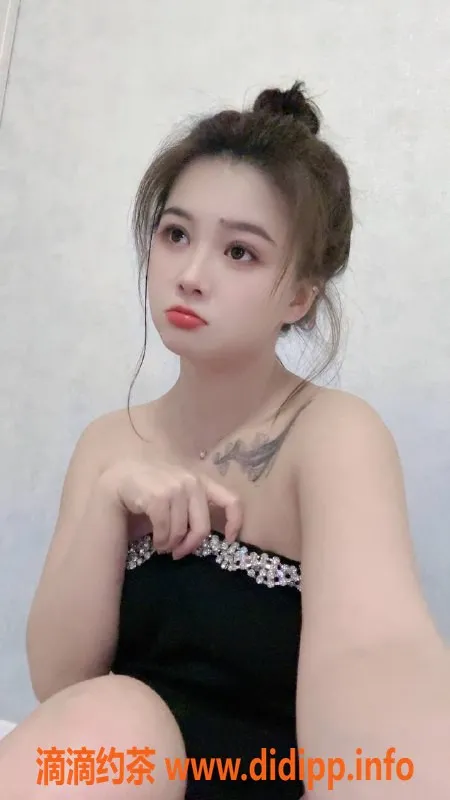 杭州楼凤-小白兔：168cm、36C、90斤的甜妹天花板