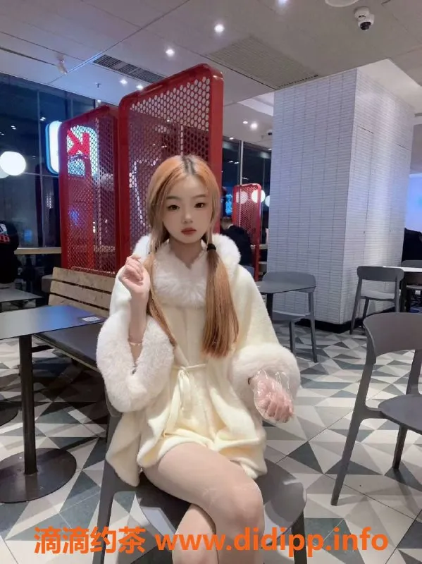 深圳楼凤-南山江江，1200元起，陪浴黑丝服务