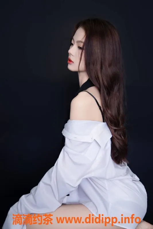 深圳楼凤-南山江江，1200元起，陪浴黑丝服务