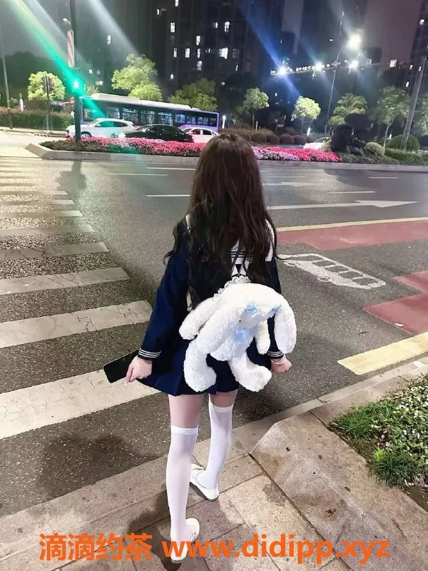 杭州上门服务-拱墅区影儿，165cm/94斤/18岁，包时3200元畅享服务！