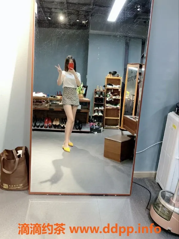 上海楼凤-闵行嫩妹喜鹿，25岁36D，800元体验