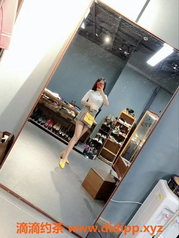 上海楼凤-闵行嫩妹喜鹿，25岁36D，800元体验