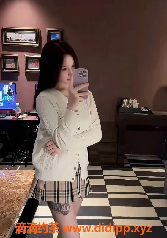 上海楼凤-普陀小奈，162cm 50kg 34B嫩妹，舒适服务等你体验