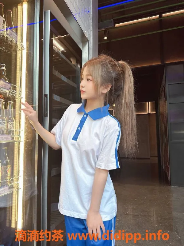 深圳楼凤资源信息,龙华晶晶，舌吻69陪浴，千元起