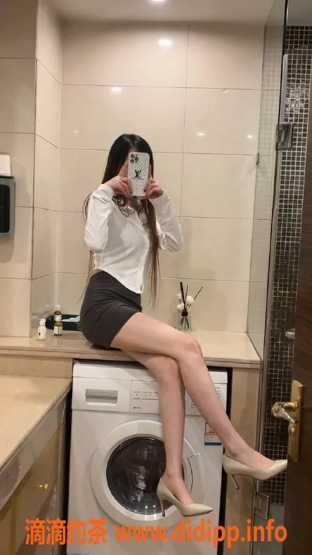 深圳楼凤-福田小幸运，陪浴调情，1000元起！