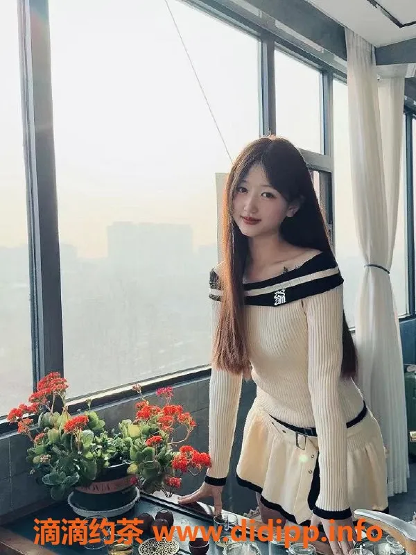 杭州楼凤-依依：肌肤白皙，高颜值御姐，身高168，价位800起