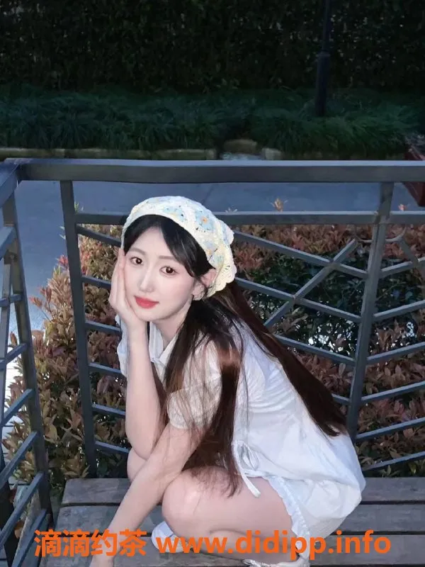 杭州楼凤-依依：肌肤白皙，高颜值御姐，身高168，价位800起