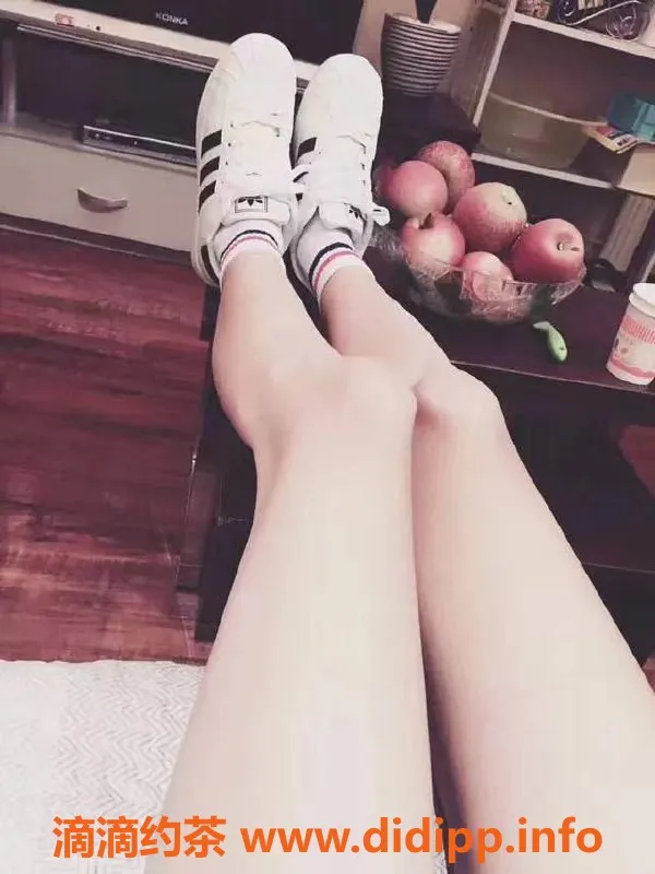 昆明楼凤-西山区嫩妹表妹，特价8p，服务超赞！