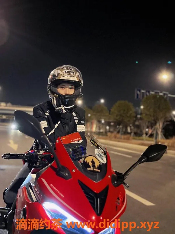 杭州楼凤-四川98年机车少女168cm身材诱惑等你来体验