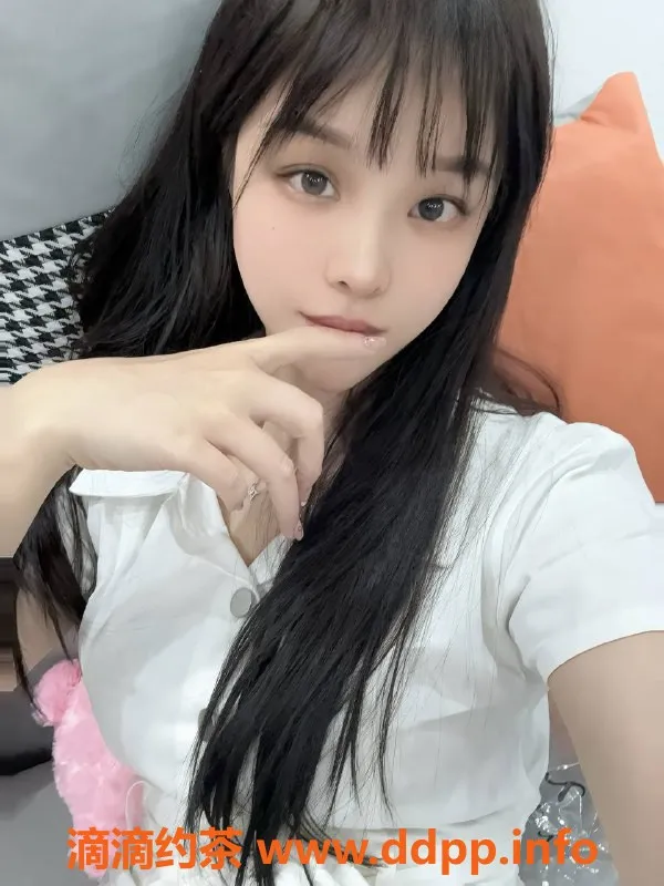 深圳楼凤-龙华馨怡，身高170 C罩杯，服务1200P起