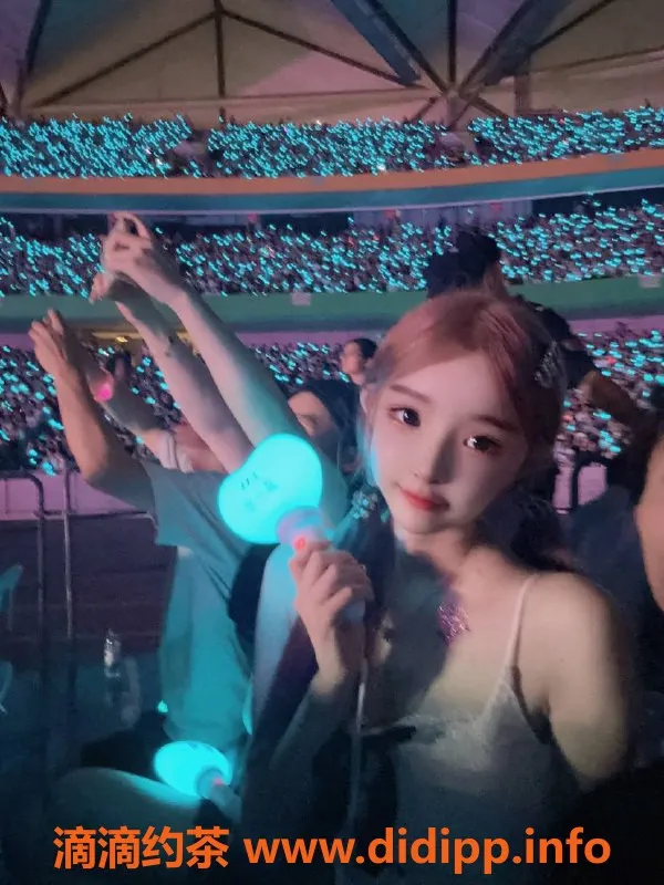 深圳楼凤-南山小海绵，舌吻制服服务，1100元起