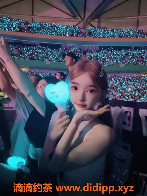 深圳楼凤-南山小海绵，舌吻制服服务，1100元起