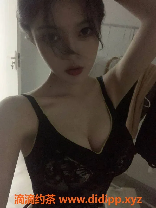 杭州楼凤-24岁小倩，165身高，34D爆乳，激情服务