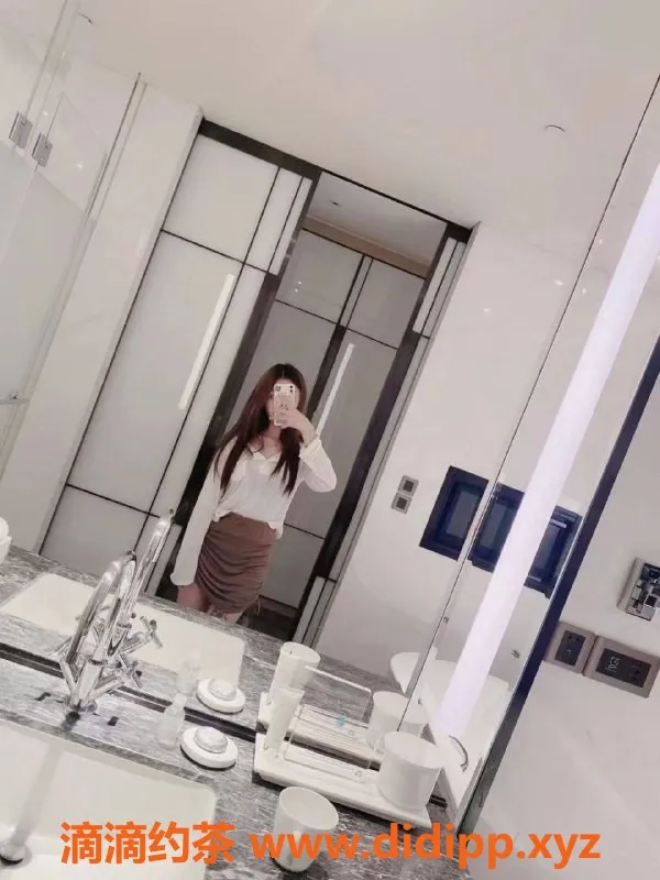 杭州楼凤-温柔多多，166cm高，48kg，推拿价700元起