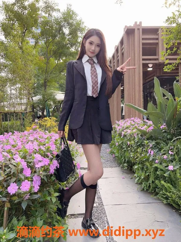 杭州楼凤-苏乐乐：23岁时尚妩媚，172高挑身材，800元起