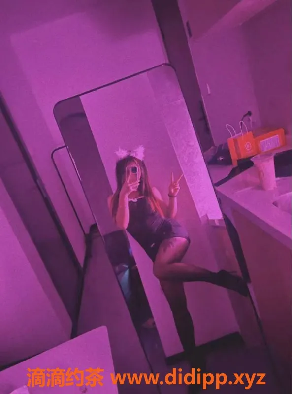 深圳楼凤-宝安小诗，800元享受舌吻与调情