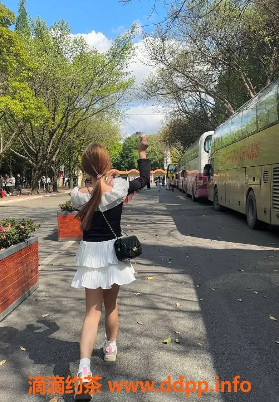 成都上门服务-成都嫩妹莉莉，18岁152cm，500元超值服务