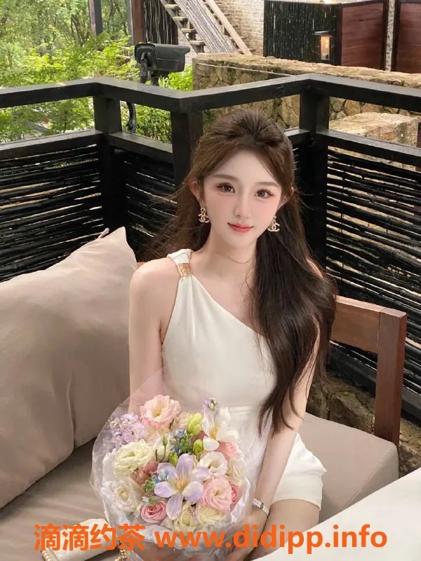 深圳楼凤-福田宣萱，1600元亲密服务，特别喜欢六九和吻