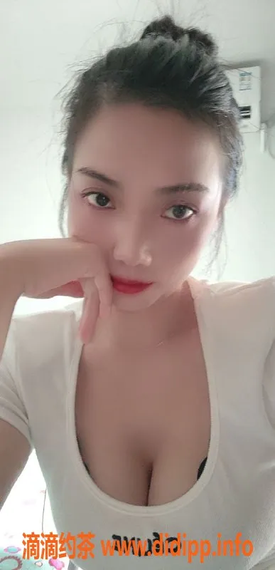 深圳楼凤-宝安乖乖，700元舌吻服务，体验无套口魅力