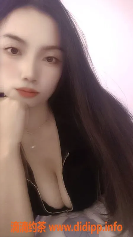 深圳楼凤-宝安乖乖，700元舌吻服务，体验无套口魅力