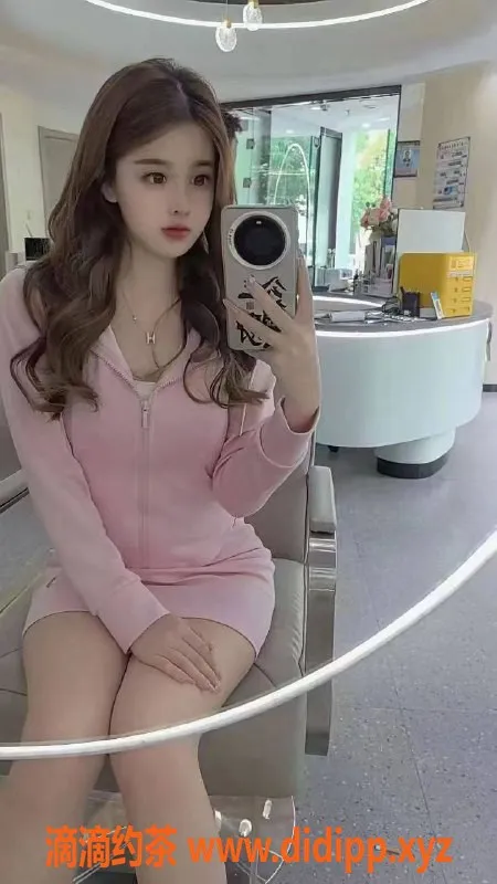 杭州楼凤-滨江区小黄，168cm大胸，1200起陪浴服务