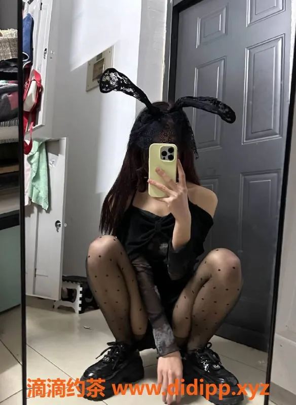 深圳楼凤-宝安菡菡，900元超值体验，舌吻制服服务