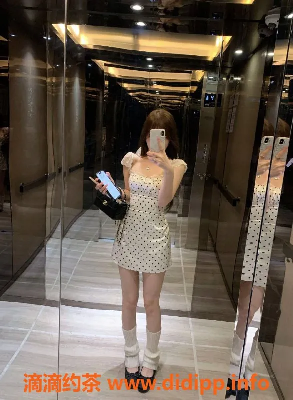 杭州楼凤-成都墨墨，164cm、42kg、胸围B+，甜美萝莉体验