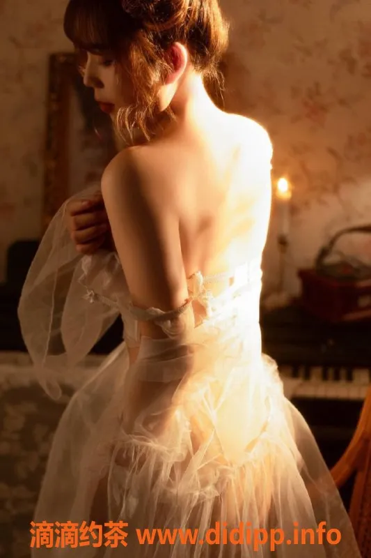 东莞楼凤-南城洋洋，初见500元，夜场2000元！