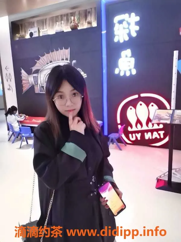 深圳楼凤-龙岗兼职嘉嘉 26岁 158cm 500元45分钟