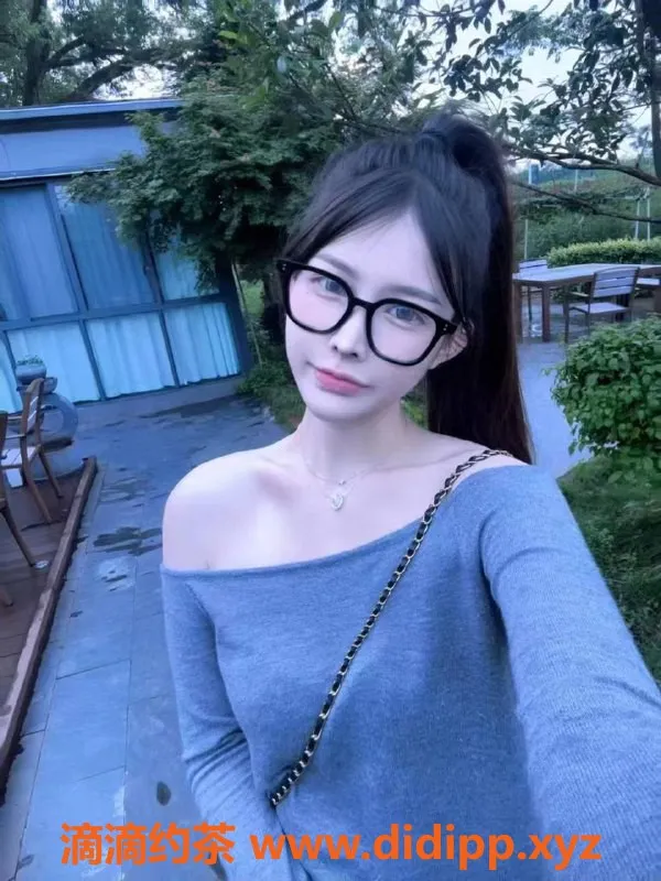 深圳楼凤-南山乔南汐，1600元深喉口爆服务