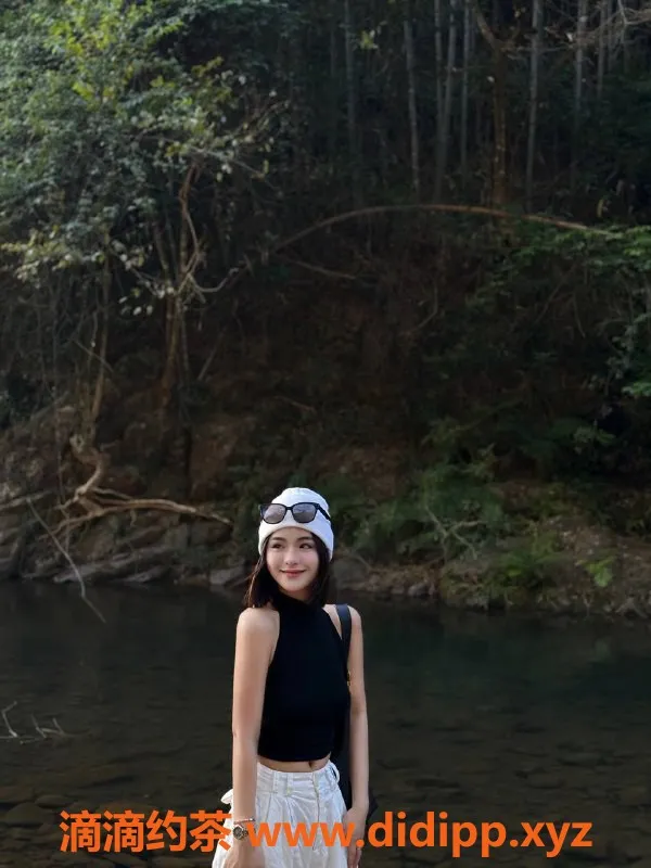 广州楼凤-天河Mico，12P视频验证的御姐，尽显大长腿魅力