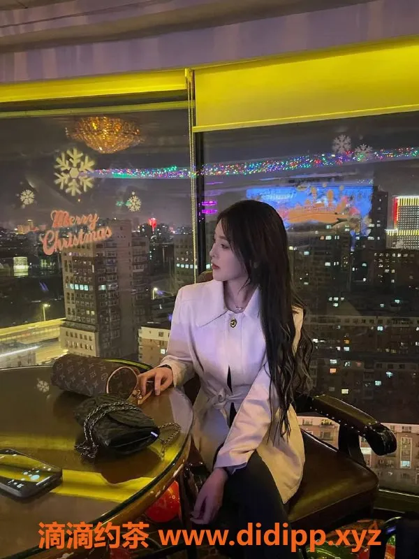 深圳楼凤-南山诗子，1300元可享舌吻和角色扮演