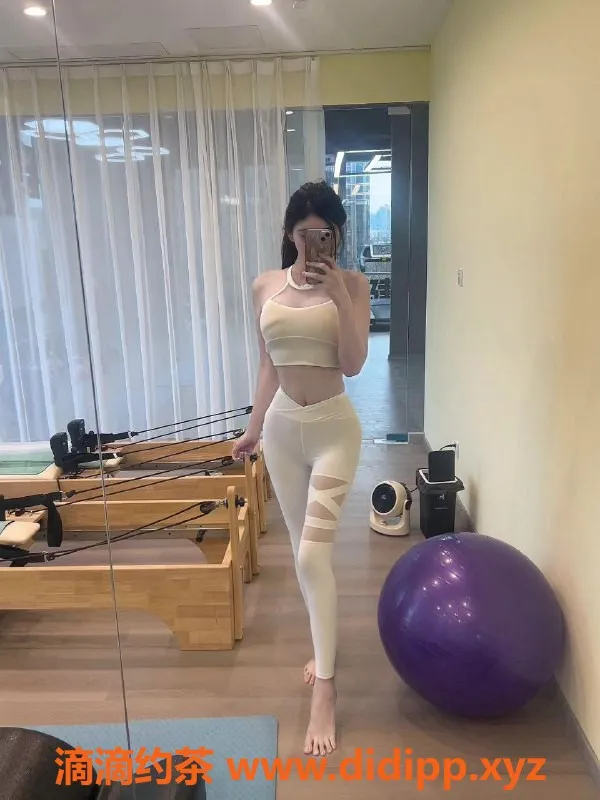 杭州楼凤-栀柔：22岁高颜值小姐姐，170cm，45kg，服务多样