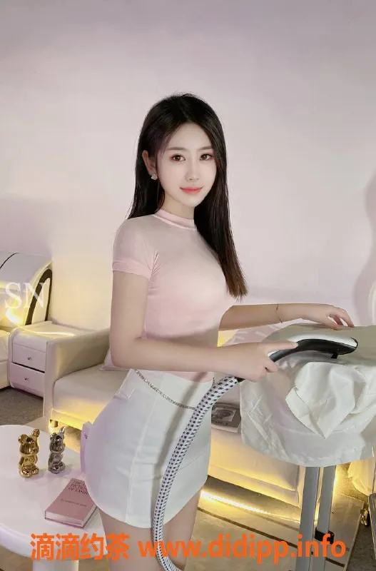 深圳楼凤-龙岗糖宝，800元舌吻制服服务，满足你所有幻想！