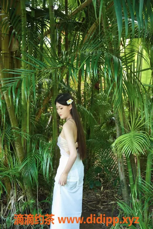 长沙楼凤-雨花区嫩妹二二，19岁长腿丝袜美腿等你来约！