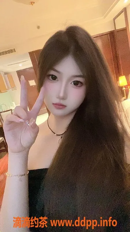 长沙楼凤资源信息,雨花区嫩妹二二，19岁长腿丝袜美腿等你来约！