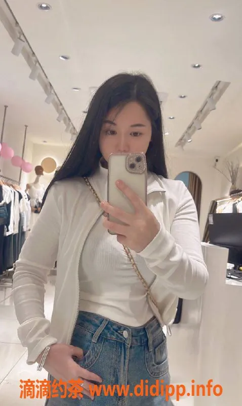 深圳楼凤-龙岗七七：800元起 舌吻69制服女