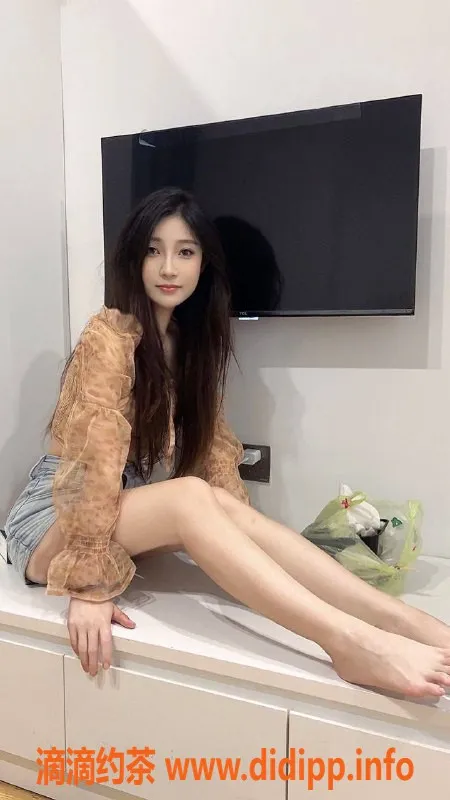 杭州楼凤-余杭区佳佳20岁，90斤，包夜服务尽享