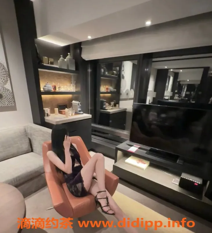 深圳楼凤-南山艺名琳琳，2500元舌吻陪浴服务