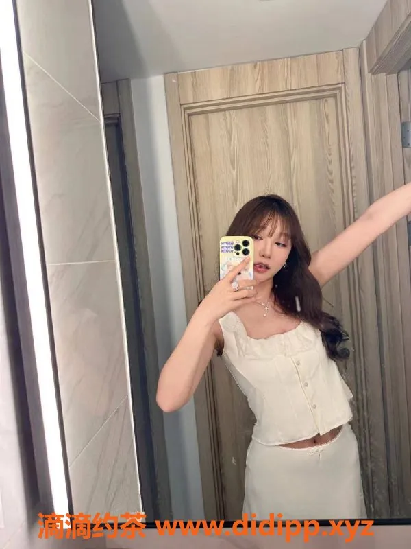 杭州楼凤-上城区哆咪，164cm、45Kg、36C，1200元亲密服务