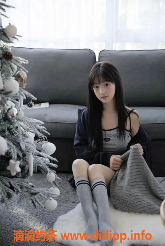 杭州楼凤资源信息,上城区萱萱，身高168，性感C罩杯，1500元包陪浴