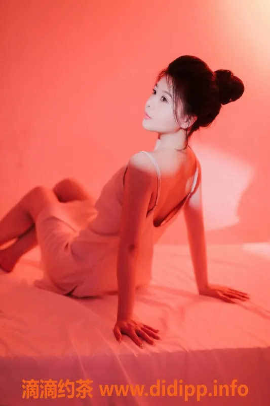 杭州楼凤资源信息,极品白小纯 168cm 90斤 巨乳尤物 天花板