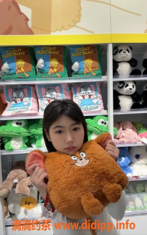 深圳楼凤资源信息,宝安雪糕老师，1700pp优质服务等你体验！