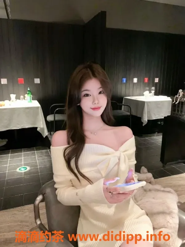 广州楼凤-天河杨钰莹，8P大胸御姐，双飞服务等你来体验！